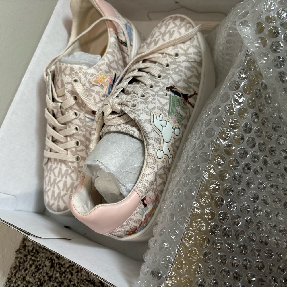 Michael Kors poppy jet set Paris size 7.5 brand new never worn